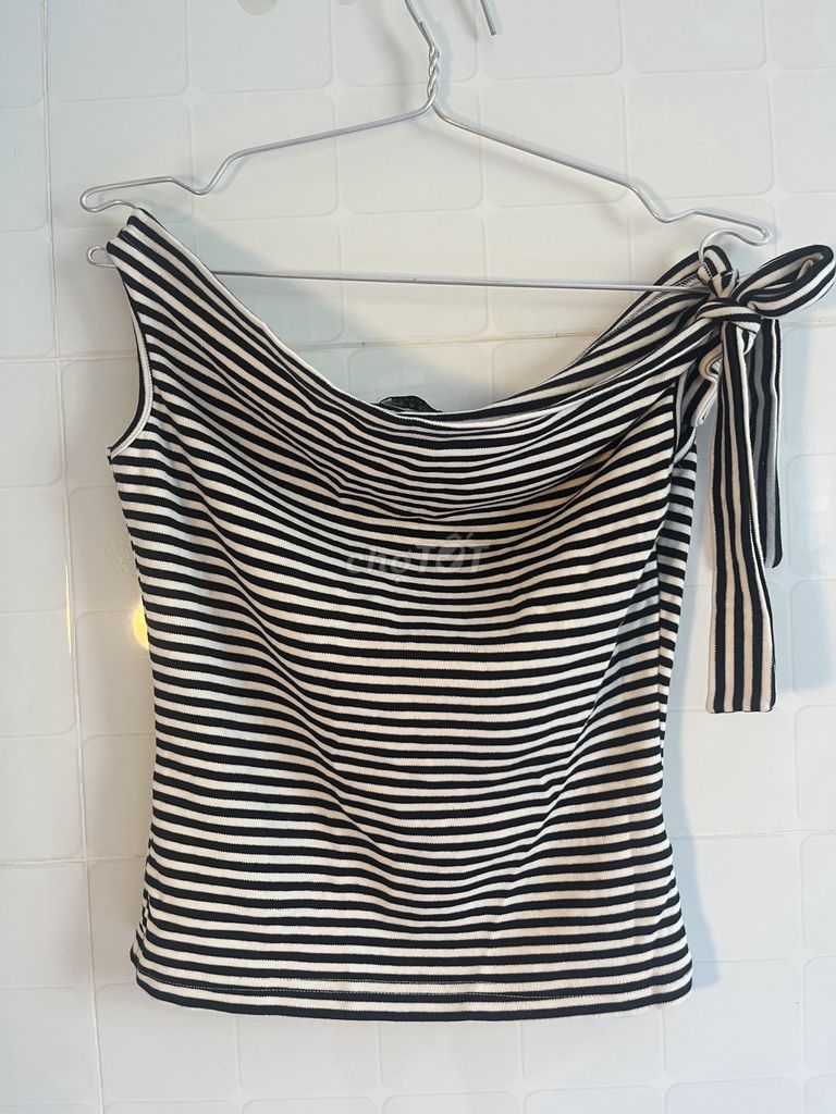 Áo trễ vai KIDO nữ kẻ sọc size M. Mua bán Quần áo tại Huyện Bình Tân Vĩnh Long được đăng bởi Tố Uyên hình 1