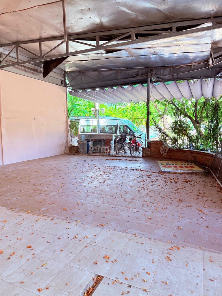 Corner house with a ready shop space in Hòa Xuân — photo 6