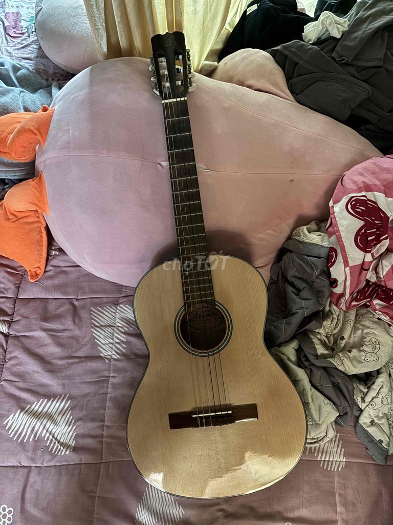 Guitar Classic VE 70 C. Mua bán Nhạc cụ tại Quận Hoàn Kiếm Hà Nội được đăng bởi Phuong Anh Le hình 1