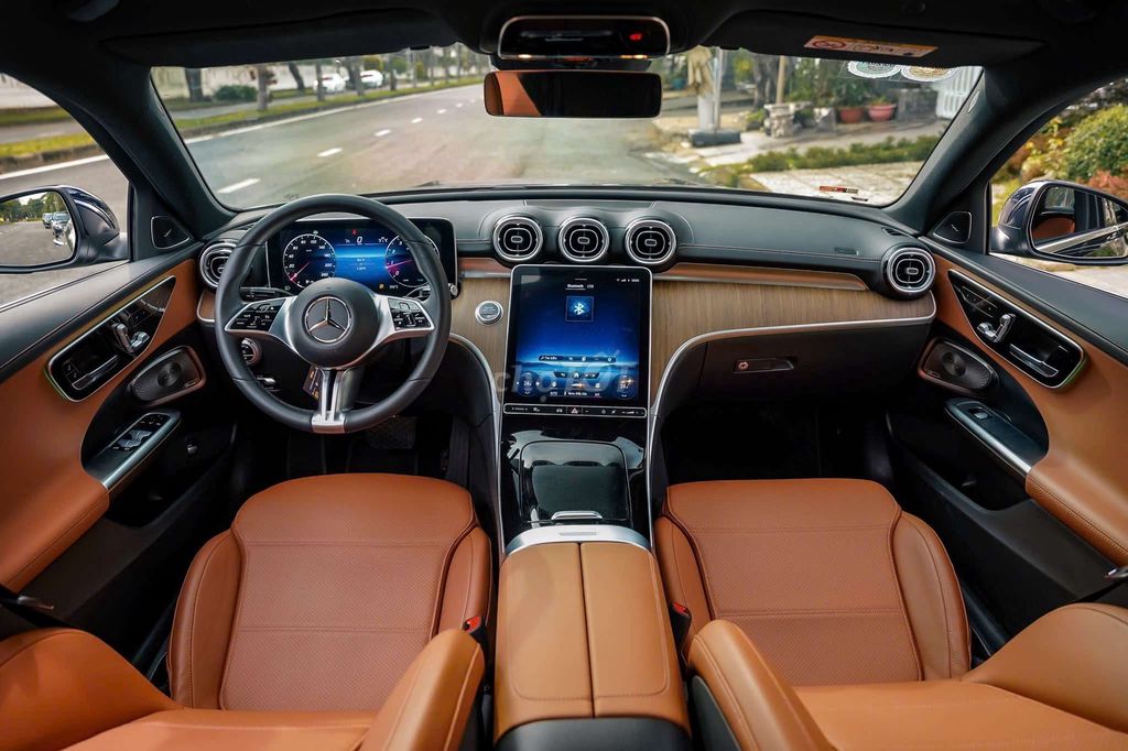 Mercedes C200 Avantgarde Plus siêu lướt 13.000km. Mua bán Ô tô tại Quận 7 Tp Hồ Chí Minh được đăng bởi Hoàn Lee Xe Lướt hình 11