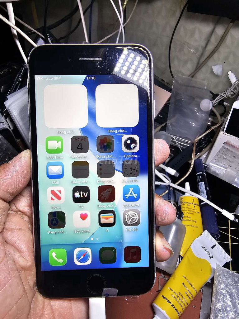 iPhone SE 64GB zin áp xuất giá rẻ . Mua bán Điện thoại tại Quận 8 Tp Hồ Chí Minh được đăng bởi Thiên Hòa mobile  hình 1