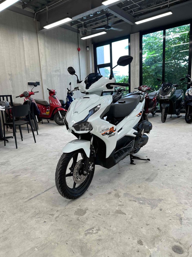 Honda Air Blade 160 ABS 2023 Trắng đen 5100 km. Mua bán Xe máy tại Quận 8 Tp Hồ Chí Minh được đăng bởi Lộc Trần  hình 3