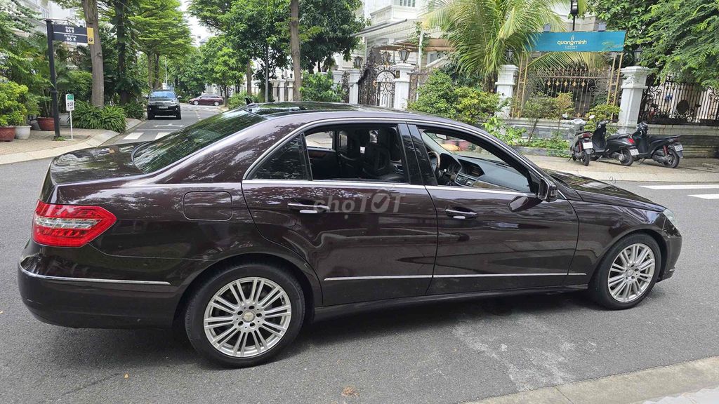 Mercedes Benz E Class 2010 - 63376 km. Mua bán Ô tô tại Quận Tân Bình Tp Hồ Chí Minh được đăng bởi Võ Thị Huyền Trâm hình 2