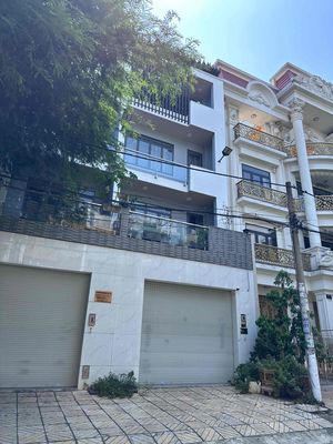 Townhouse 100 m² · 5 bed · Đường số 32