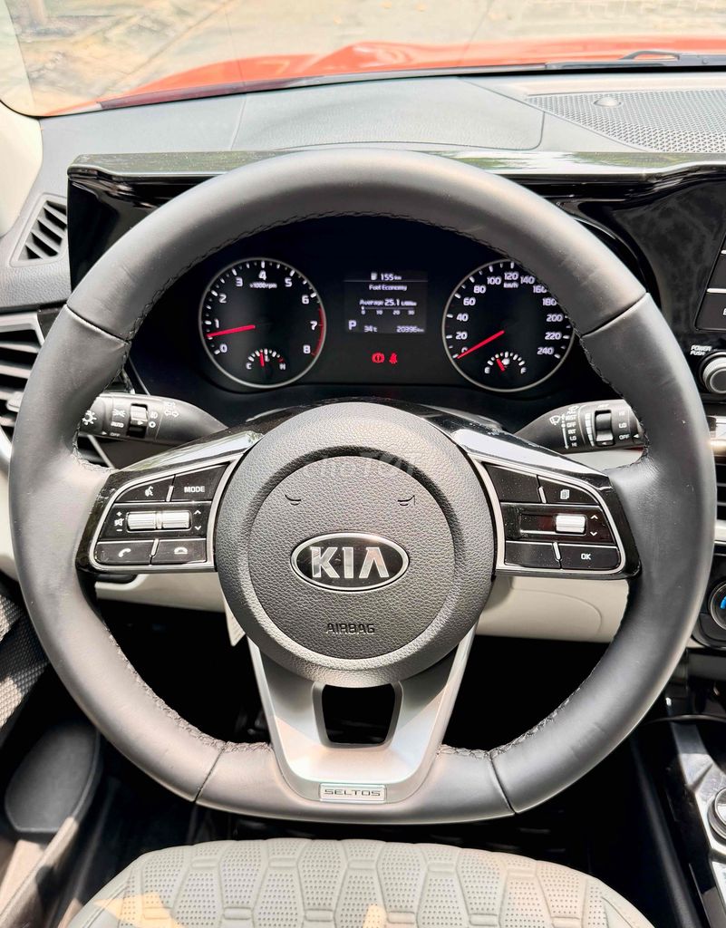 KIA SELTOS 1.4 LUXURY 2021 СКОЛЬЗИТ 20 000 КМ КАК НОВЫЙ