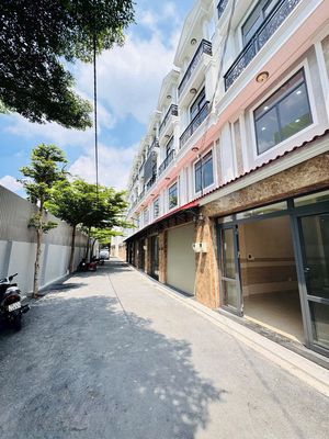 Nhà phố 100 m² · 4 PN · 585/6 quốc lộ 13 