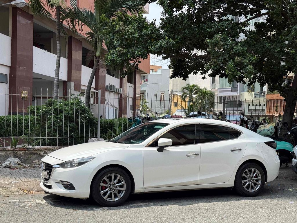 Mazda 3 2018 белый