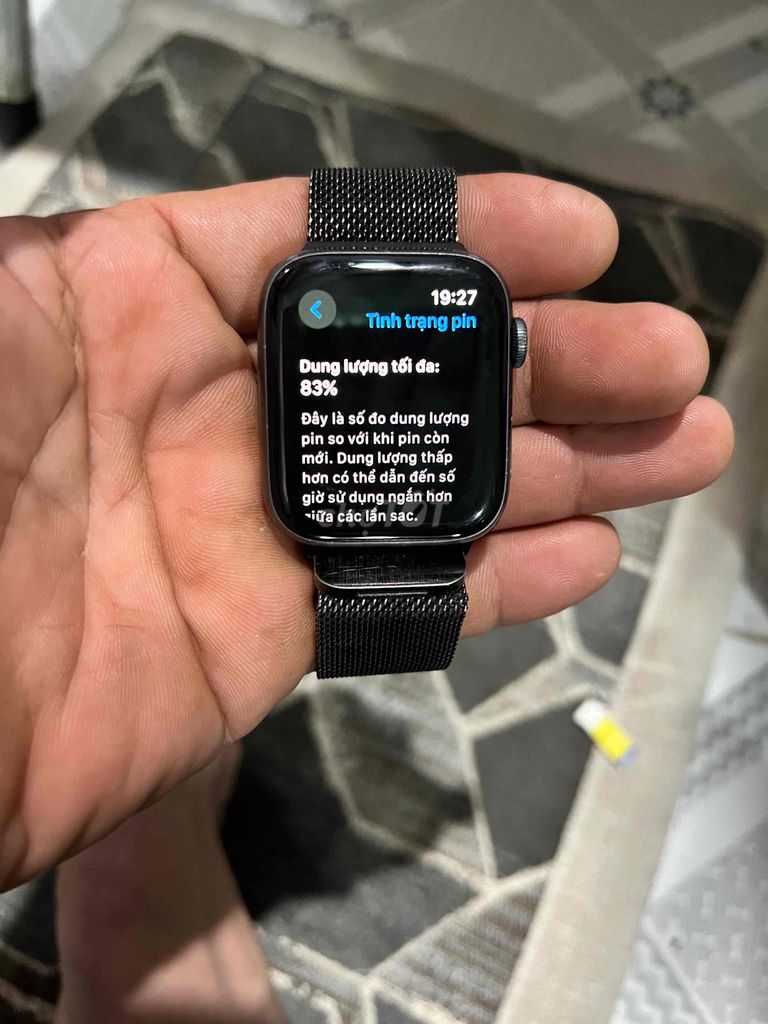 Apple Watch Series 5 LTE cần giao lưu Samsung Watc