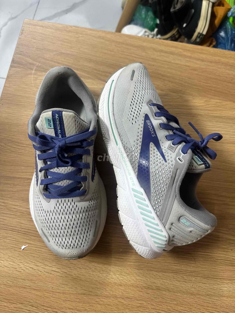 Brooks chính hãng siz38,5. Mua bán Giày dép tại Quận Nam Từ Liêm Hà Nội được đăng bởi NguyenHuy hình 1