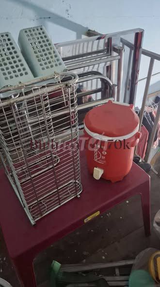 Bàn nhựa màu đỏ. Mua bán Bàn ghế tại Quận 5 Tp Hồ Chí Minh được đăng bởi Hội Đồ Điện Tử hình 1