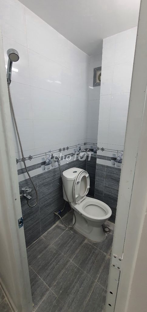 NHÀ NGUYÊN CĂN 2PN 2WC ĐỐI DIỆN ĐẦM SEN