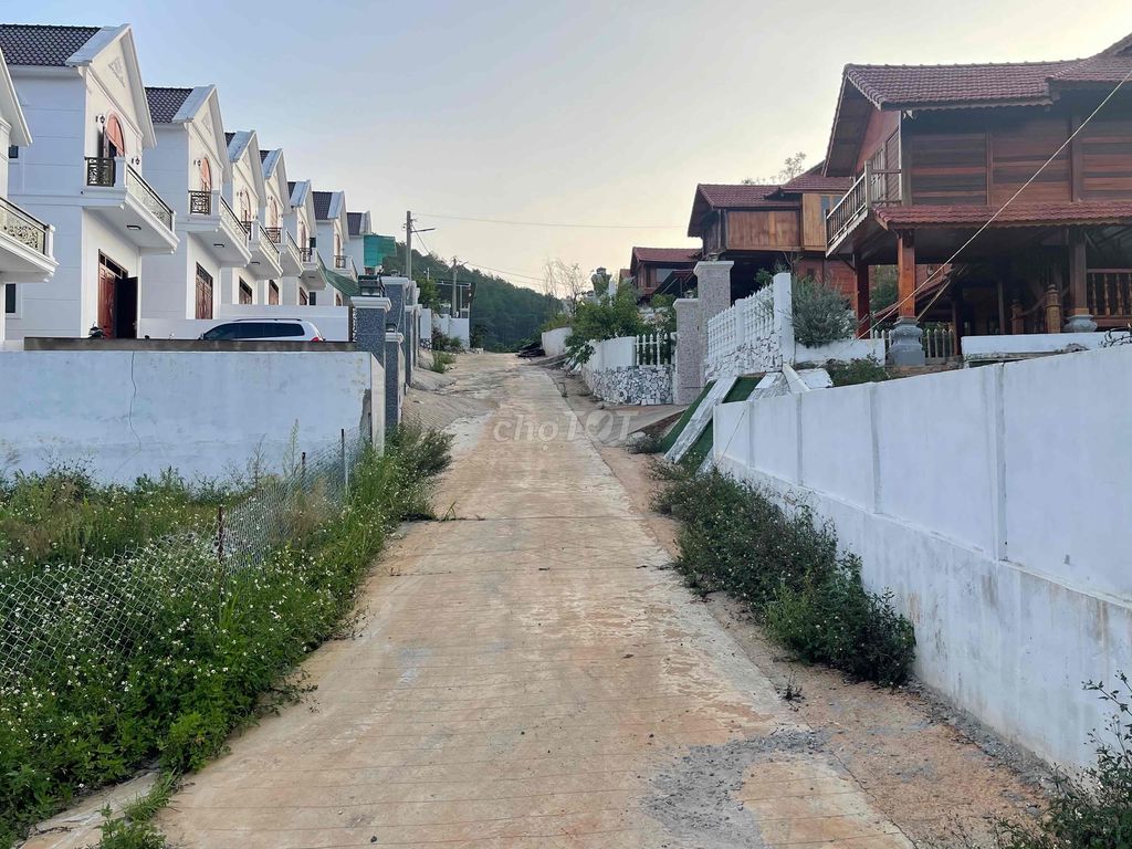 BIỆT THỰ 420m2- 3PN-SÁT DALAT-AN YÊN- DÂN TRÍ-VIEW RỪNG THÔNG SAU VƯỜN. Cho thuê nhà ở tại Huyện Lâm Hà Lâm Đồng được đăng bởi Phạm Thị Hoàng Diễm hình 1
