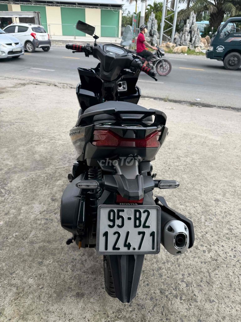 Honda Vario 160 Đen vàng Limited Edition. Mua bán Xe máy tại Quận Bình Thuỷ Cần Thơ được đăng bởi thiên phúc hình 3