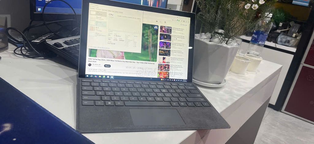 Thanh lý em Surface Pro5 Core i7-7660U /8GB /256GB