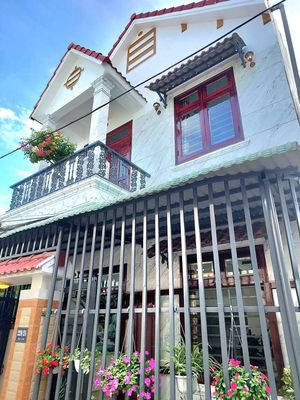 Bán Nhà 2 Tầng Mái Thái - 2 Mặt Kiệt Ô Tô Âu Cơ. Mua bán nhà ở tại Quận Liên Chiểu Đà Nẵng được đăng bởi Lê Đào Tứ