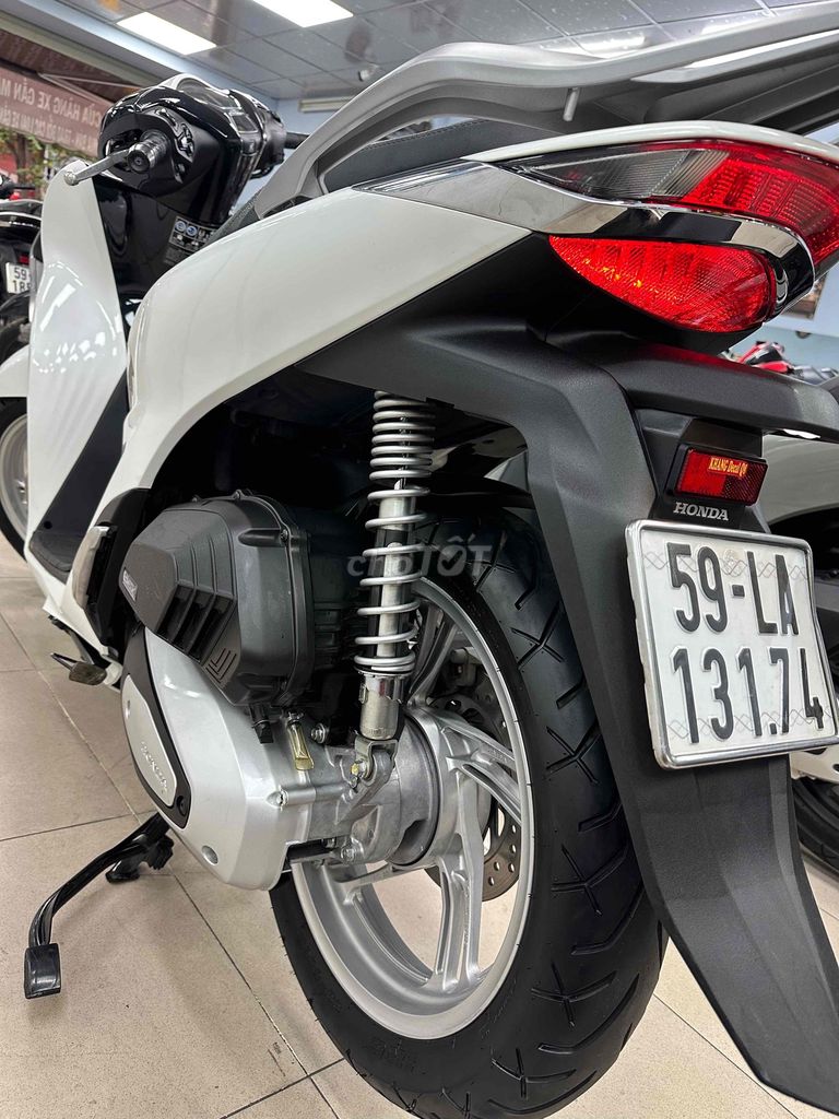 SH 125cc thắng ABS mua 2024 chạy 5 ngàn km mới 99%. Mua bán Xe máy tại Quận 8 Tp Hồ Chí Minh được đăng bởi A. Hải hình 5