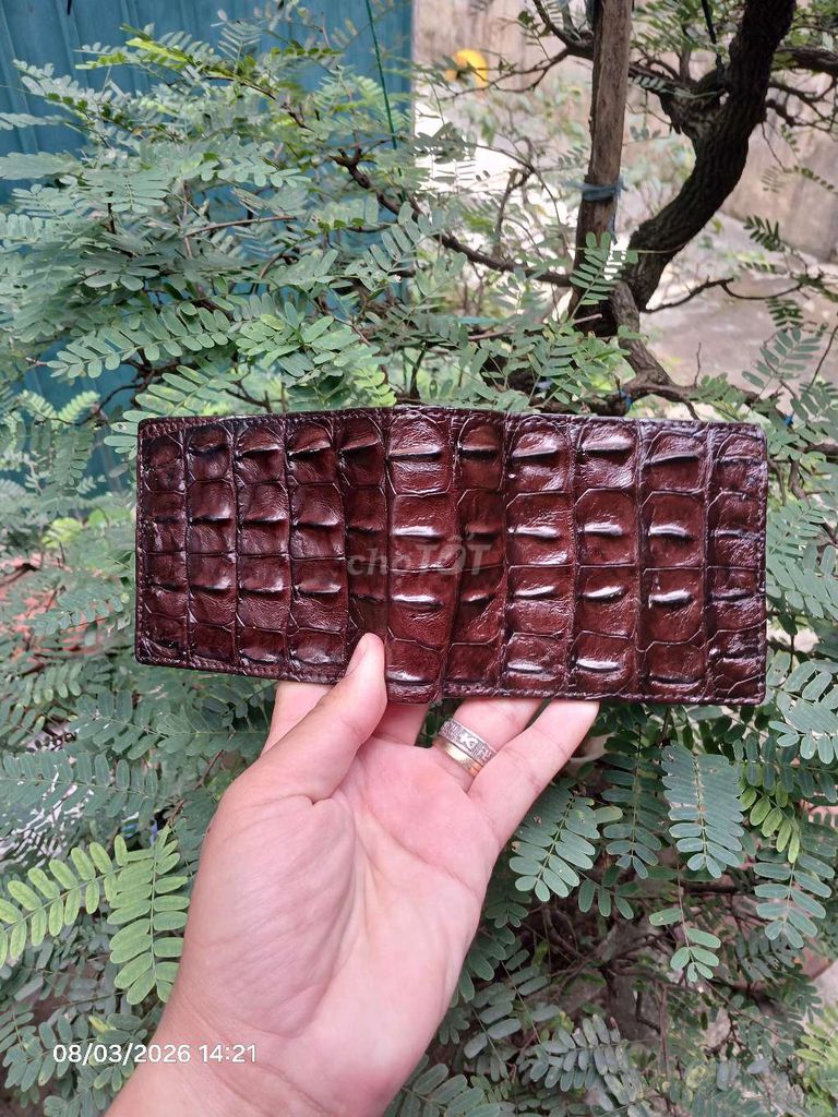 Ví da nam da cá sấu Nâu. Mua bán Túi xách tại Thành phố Huế Thừa Thiên Huế được đăng bởi Tiệm Da Kiệt 52 Bà Triệu hình 1