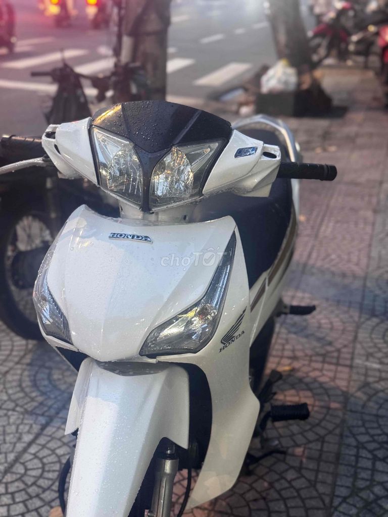 Белый циферблат Honda Future 125 Fi