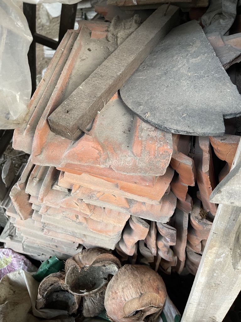 Ngói lợp đất nung nâu đỏ. Mua bán Nội thất, đồ gia dụng khác tại Huyện Bến Lức Long An được đăng bởi Đông hàng si  hình 1