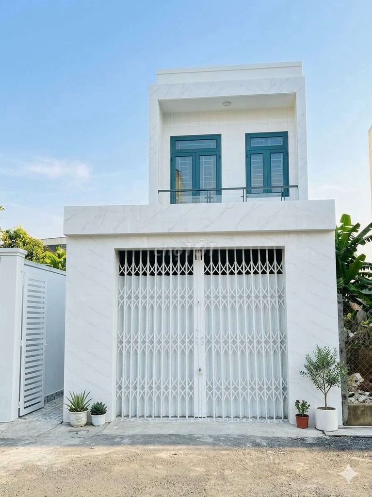Nhà 2 tầng nguyên căn 120m2 giá rẻ