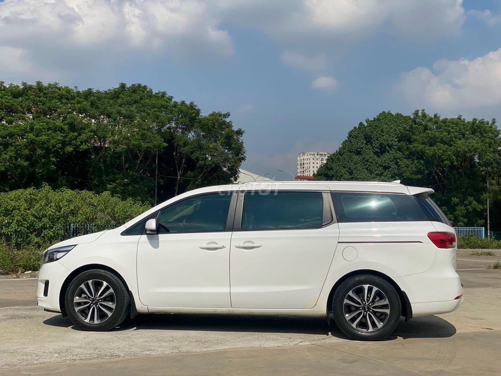 Масляный двигатель Kia Sedona 2018 белый