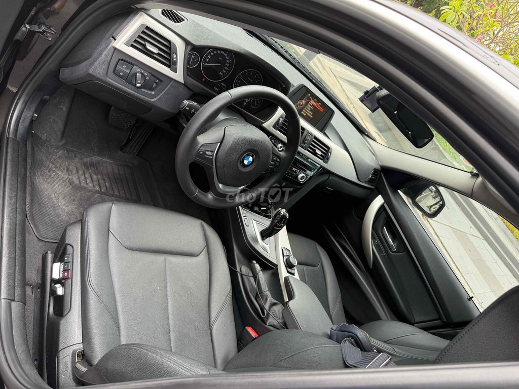 BMW 3 Series 2015 320i - 45000 km. Mua bán Ô tô tại Quận 7 Tp Hồ Chí Minh được đăng bởi Bao le hình 8