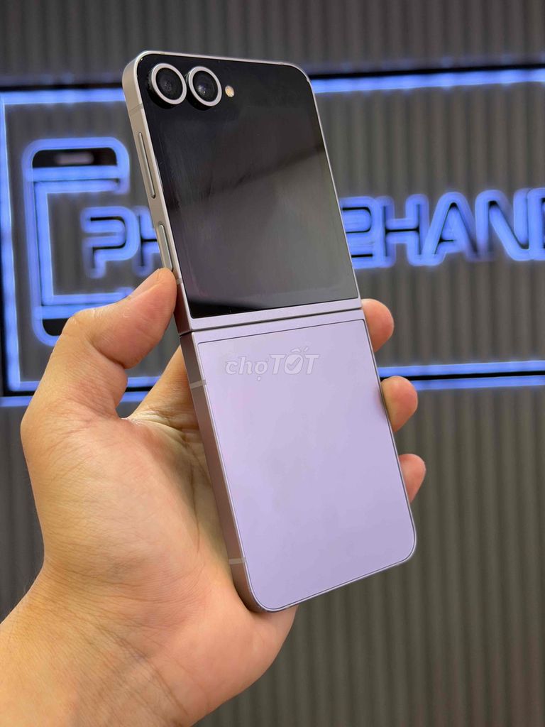 Samsung Galaxy Z Flip6 256GB Xám Titan. Mua bán Điện thoại tại Quận 3 Tp Hồ Chí Minh được đăng bởi Phone2Hand hình 1