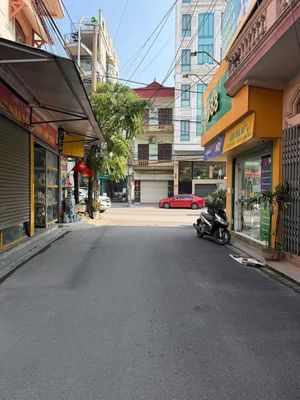 bán lô góc phố Vân Trì tặng nhà 3 tầng