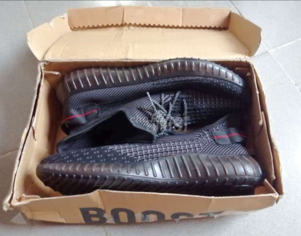 Pass Giày Adidas Yeezy 350 static size 43 fit 42