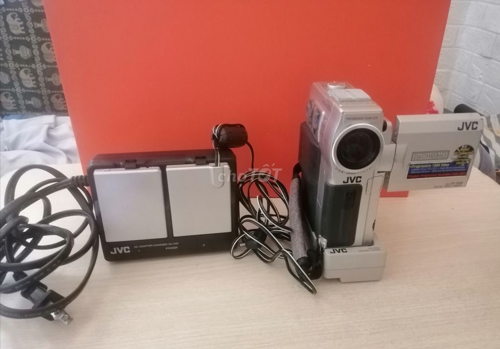 Máy quay phim JVC GR-DVM80 Bạc. Mua bán Máy ảnh, Máy quay tại Quận Cái Răng Cần Thơ được đăng bởi TiNy Elva hình 1
