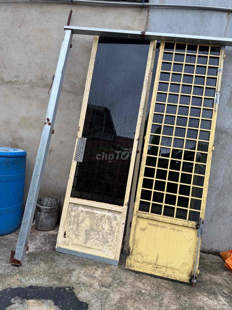 Cửa kính 4 cánh Vàng, Đen 2m95x2m60. Mua bán Nội thất, đồ gia dụng khác tại Thành phố Biên Hòa Đồng Nai được đăng bởi Trần Công Sơn hình 1