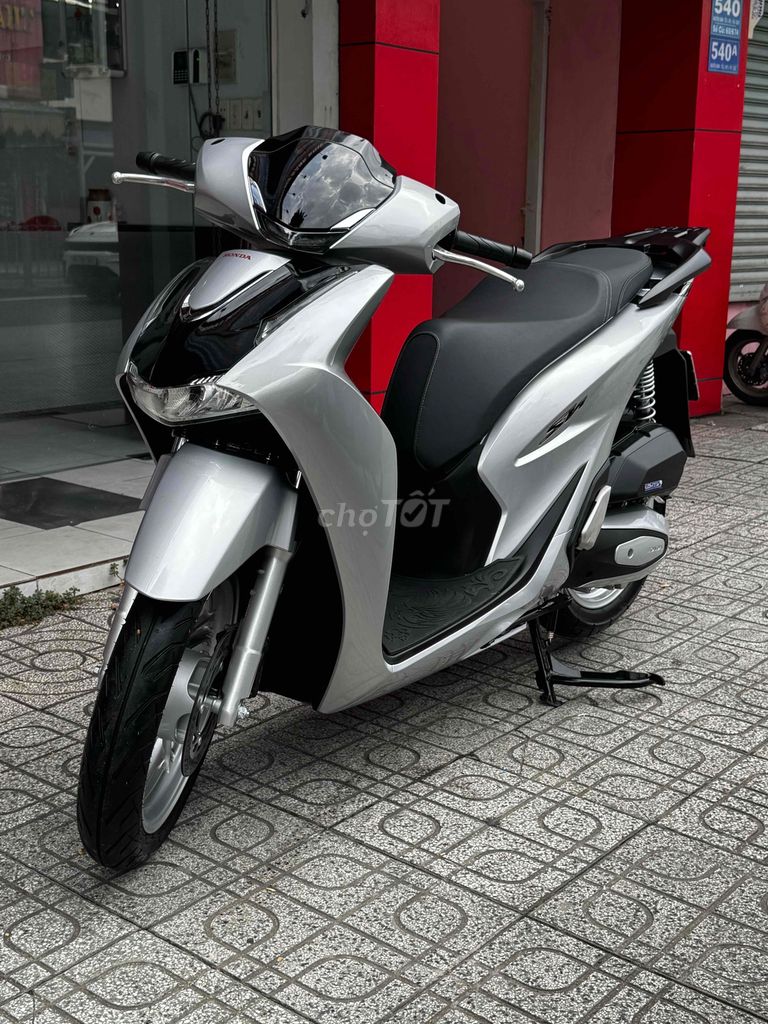 Honda SH 125i 2026 Silver Pocher Link New