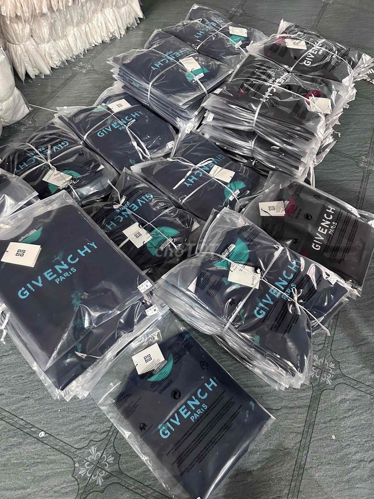 Áo cộc Givenchi. Mua bán Quần áo tại Huyện Mỹ Đức Hà Nội được đăng bởi ptrantvp hình 1