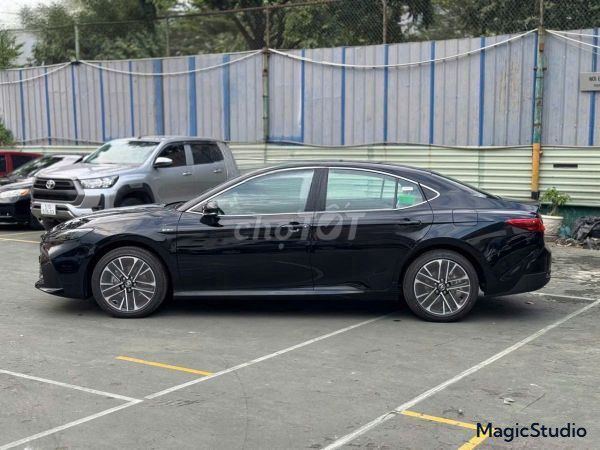 Toyota Camry 2.5 HEV Mid 2026