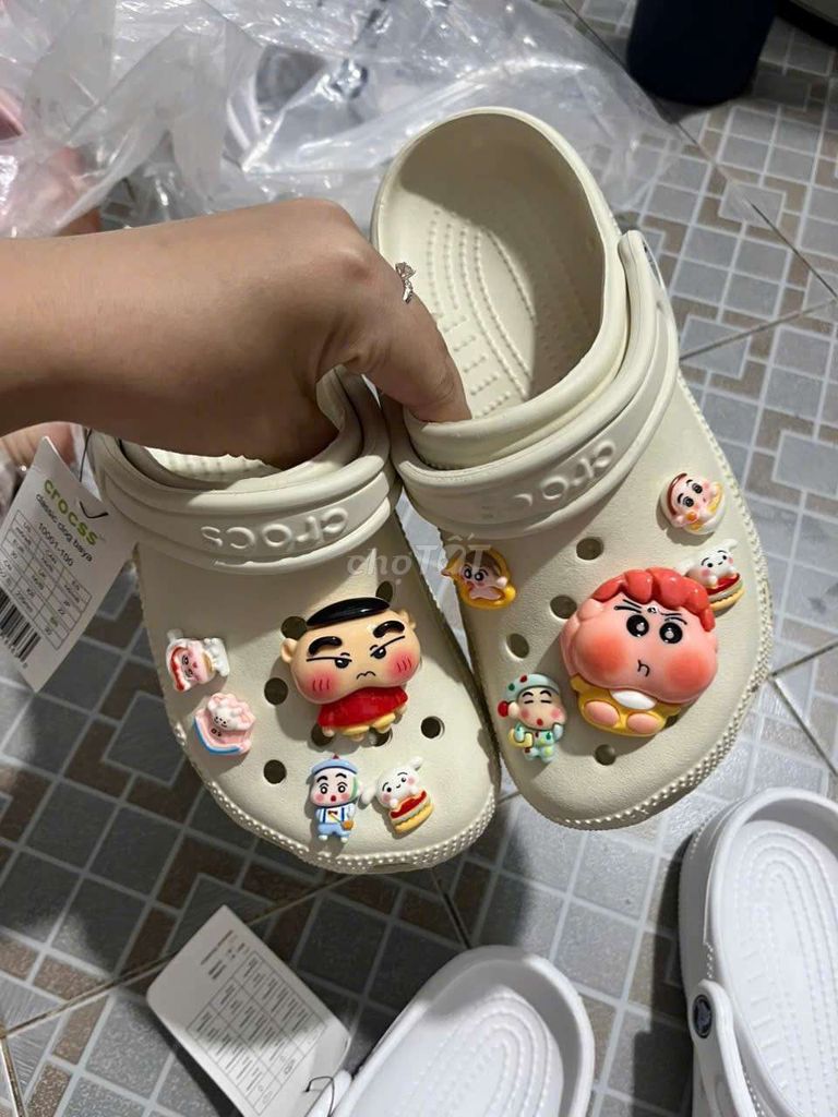 Dép Crocs Trắng Hồng Nhựa. Mua bán Giày dép tại Huyện Lệ Thủy Quảng Bình được đăng bởi Lan Anh hình 1