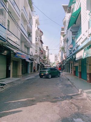 Townhouse 65 m² · 5 bed · Đường Lạc Long Quân