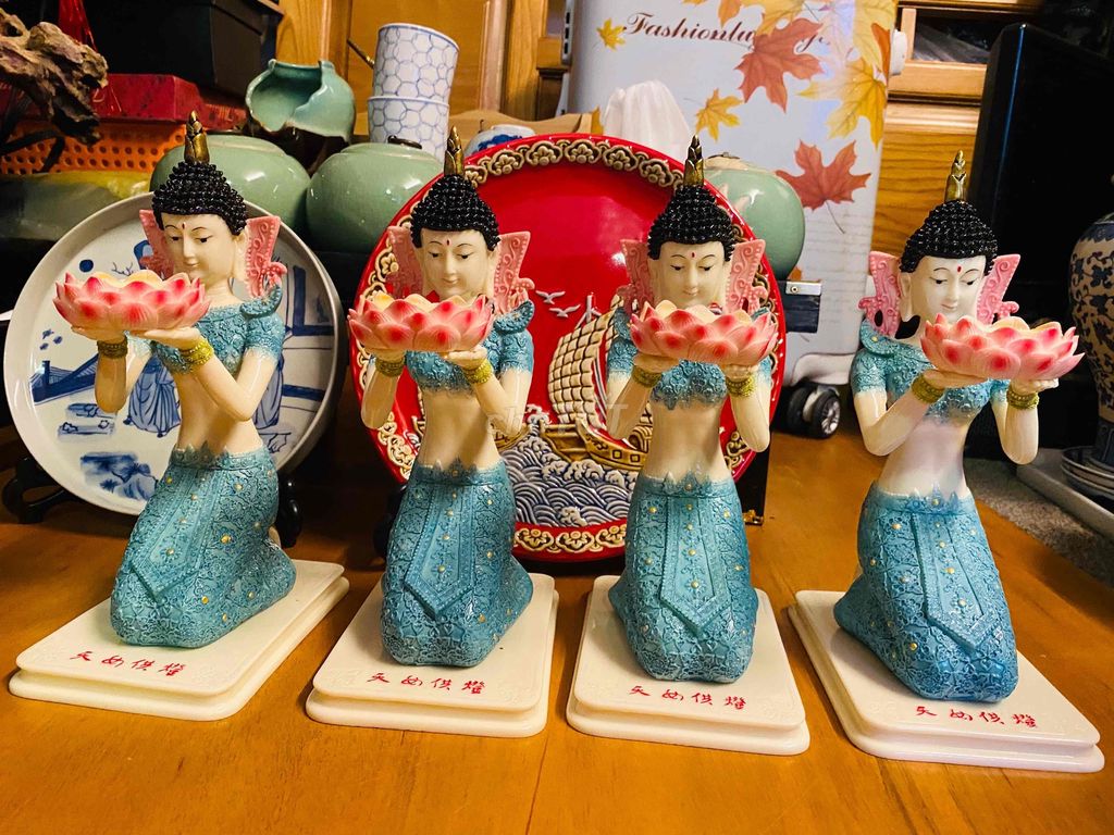 Tượng gốm sứ Bát Tràng Nhiều màu. Mua bán Đồ sưu tầm, đồ cổ tại Quận Hai Bà Trưng Hà Nội được đăng bởi Đồ cổ xưa hình 1