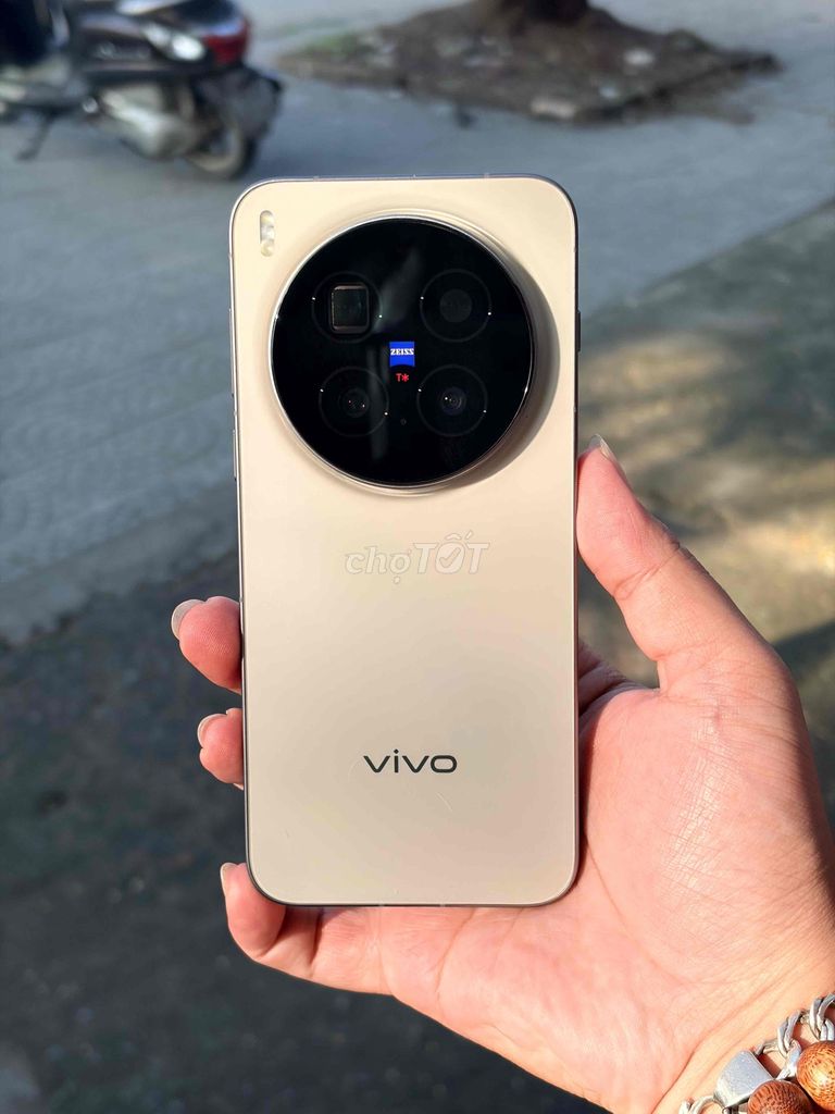 Vivo X300 Pro Vàng FullBox Hàng VN. Mua bán Điện thoại tại Thành phố Huế Thừa Thiên Huế được đăng bởi MinhQuang Hồ hình 1