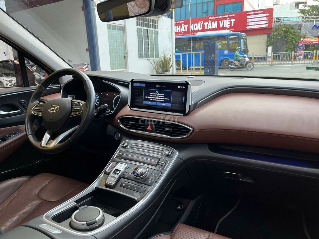 Hyundai SantaFe 2023 2.2D Cao Cấp Đỏ 11000 km. Mua bán Ô tô tại Quận 1 Tp Hồ Chí Minh được đăng bởi TÂN TỨ QUÝ hình 4