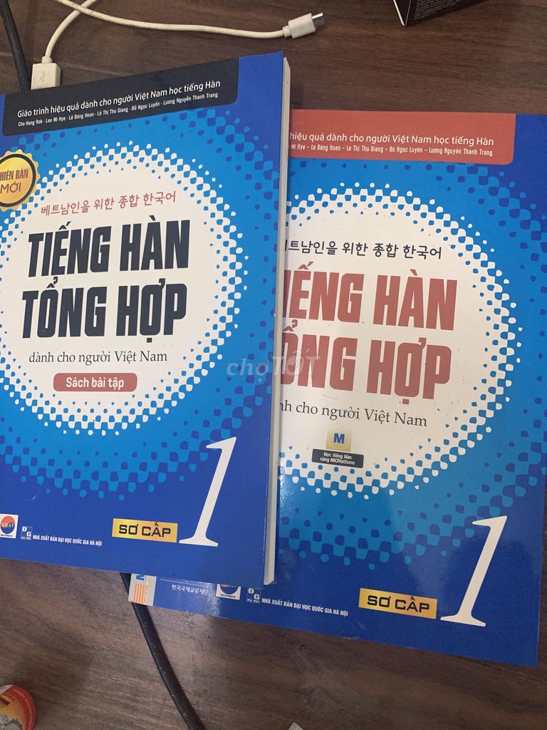 Hai quyển học tiếng Hàn + Tài chính doanh nghiệp