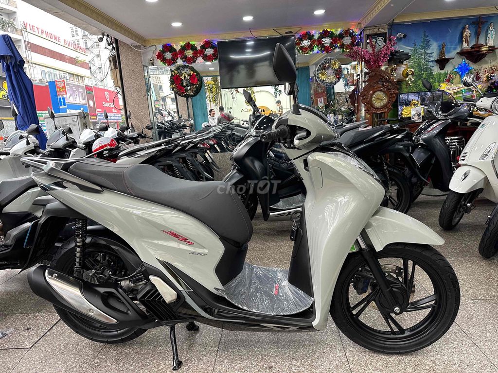 Honda SH 150i ABS 2020 Xám Xi Măng BSTP Chính Chủ. Mua bán Xe máy tại Quận Phú Nhuận Tp Hồ Chí Minh được đăng bởi Ngô Hà hình 6