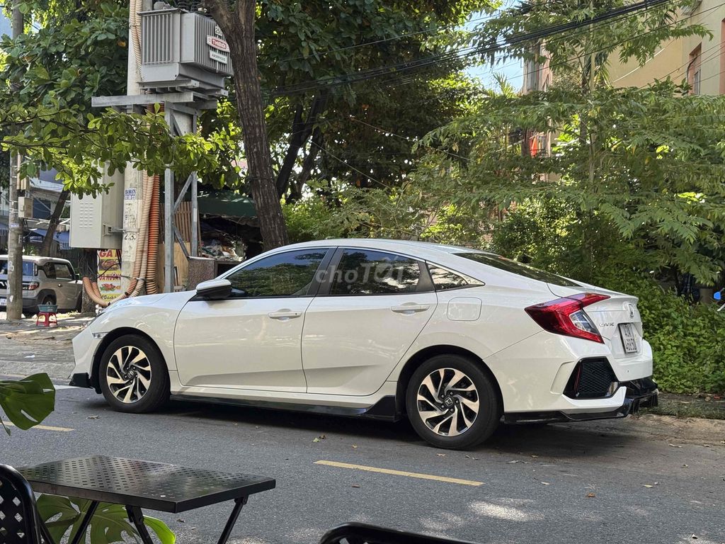 Honda Civic 2019 E 1.8 AT - 47000 km. Mua bán Ô tô tại Quận Hải Châu Đà Nẵng được đăng bởi Ngô Phi Đạt hình 4