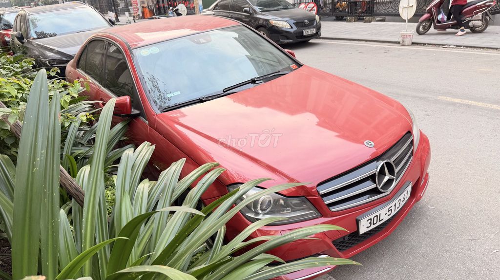 Mercedes-Benz C200 2011 Đỏ. Mua bán Ô tô tại Quận Tây Hồ Hà Nội được đăng bởi Nam hình 3