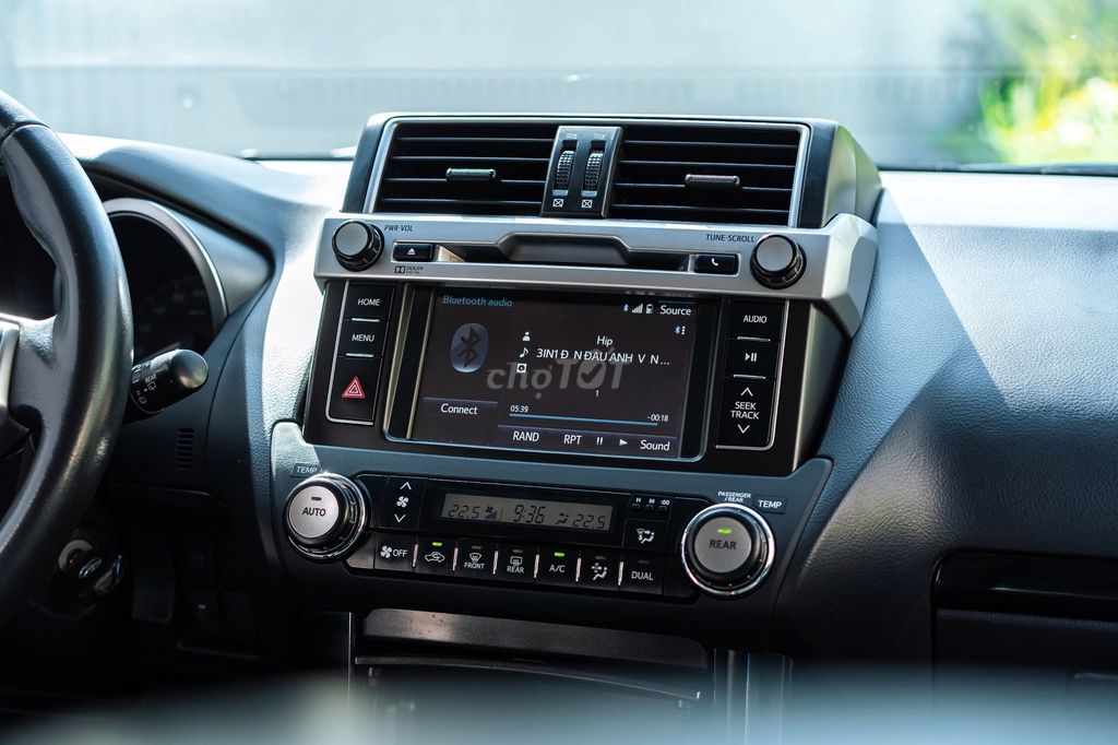 Toyota Prado 2016 TXL 2.7L cực mới. Mua bán Ô tô tại Quận Cầu Giấy Hà Nội được đăng bởi Quân Q Auto hình 17