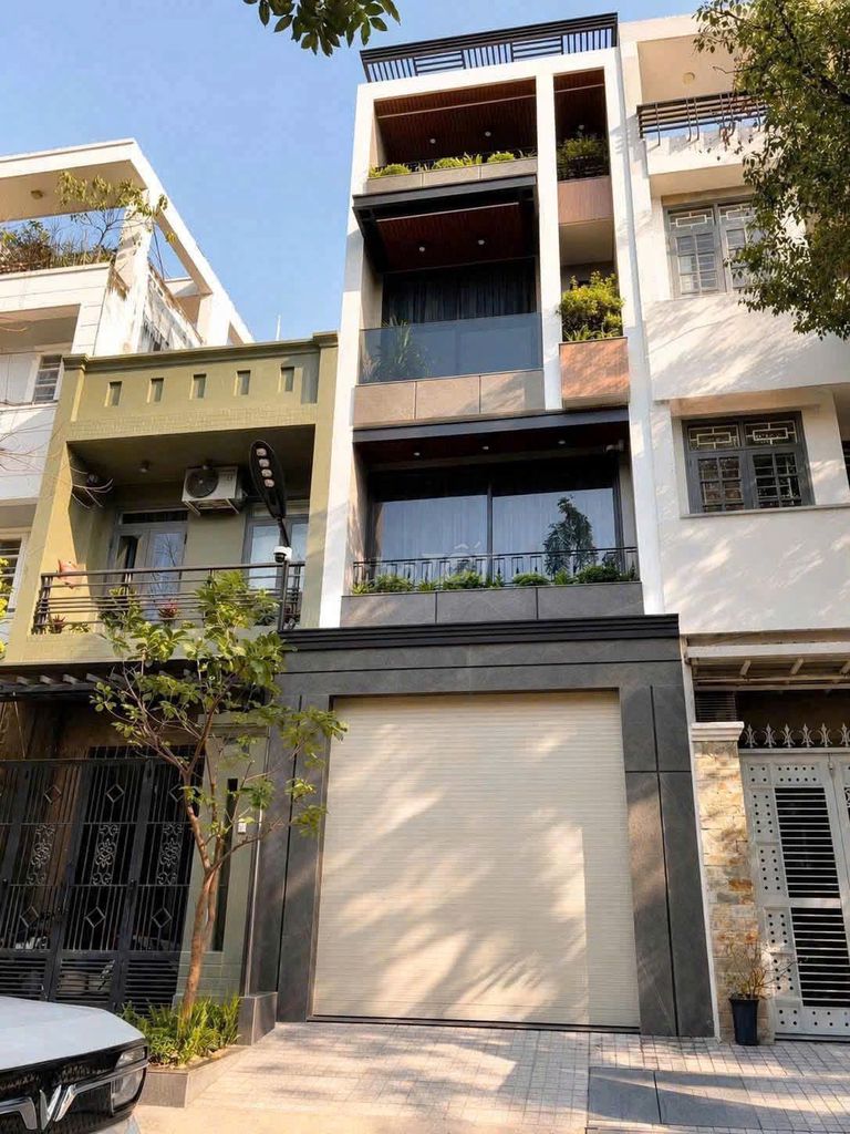 NHÀ ĐẸP GIÁ TỐT - 399A Sư Vạn Hạnh, P.12, Q.10 - 4 Tầng, DTSD 350m2