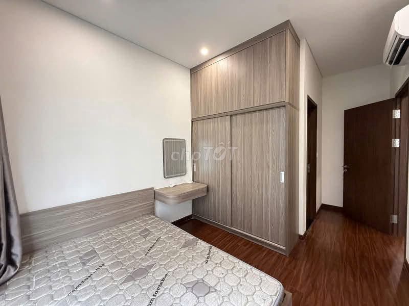 Квартира с 2 спальнями, мебелью и низким этажом, Vinhomes Ocean Park