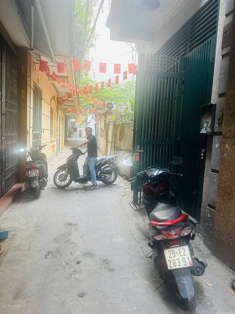 Владелец продает 5-этажную квартиру KBT по адресу: 131 Thai Ha Lane