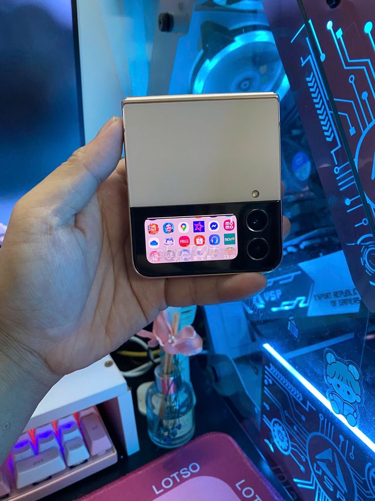 Zflip 4 VN 2 sim đẹp keng mua hãng samsung. Mua bán Điện thoại tại Quận Tân Bình Tp Hồ Chí Minh được đăng bởi Giang hình 5