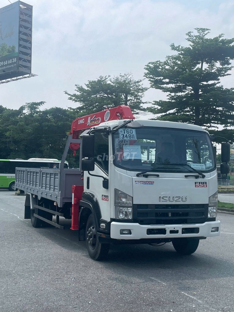 Xe Tải Isuzu FRR650 Gắn Cẩu Unic URV375