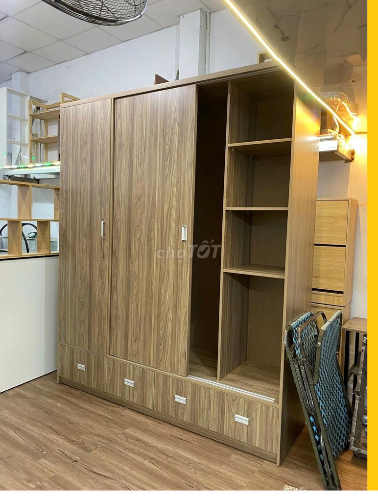 Tủ quần áo gỗ vân gỗ 2mx2m4  . Mua bán Tủ, kệ gia đình tại Quận Tân Phú Tp Hồ Chí Minh được đăng bởi NGUYỄN HẠNH BÀN GHẾ TỦ KỆ hình 1